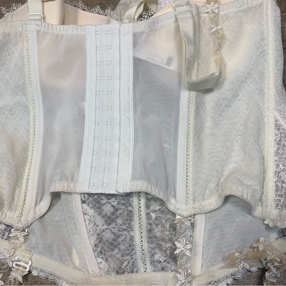 Cacique Sensual Underwired Lace Bow Basque Corset - Picture 8 of 13